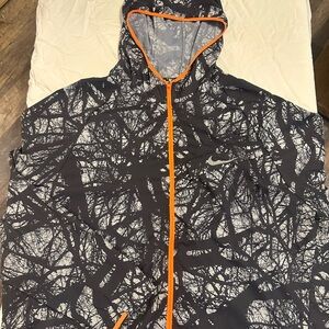 Nike Black and Gray Pattern Windbreaker